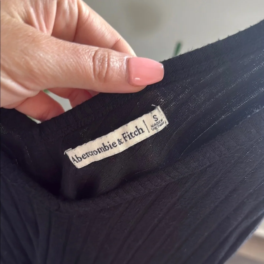 Abercrombie & Fitch Black  Ribbed Crop Tank Top Size Small - Picture 2 of 3